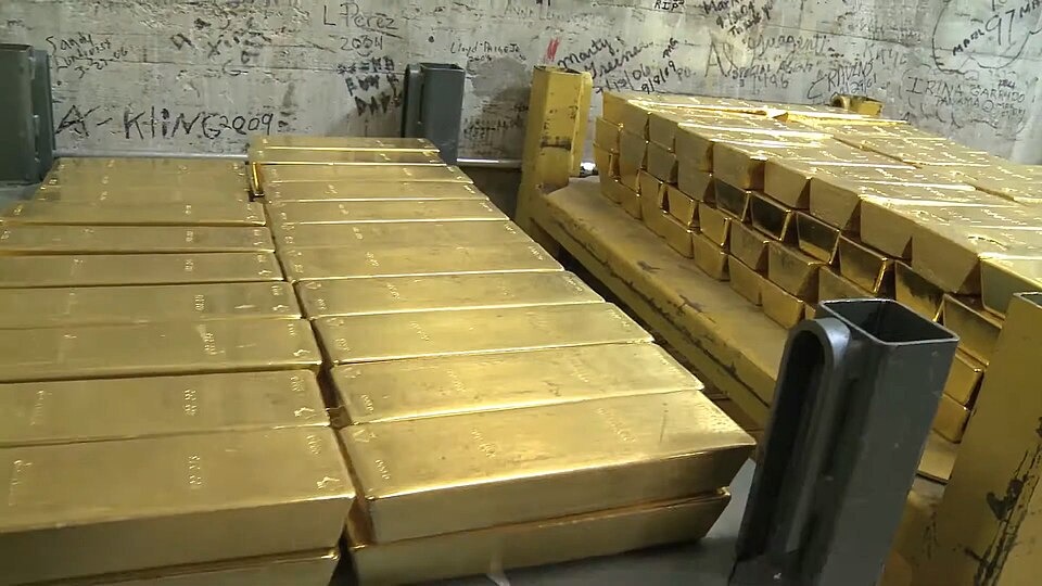Slight dip in gold prices with possible ceasefire between US-Iran 