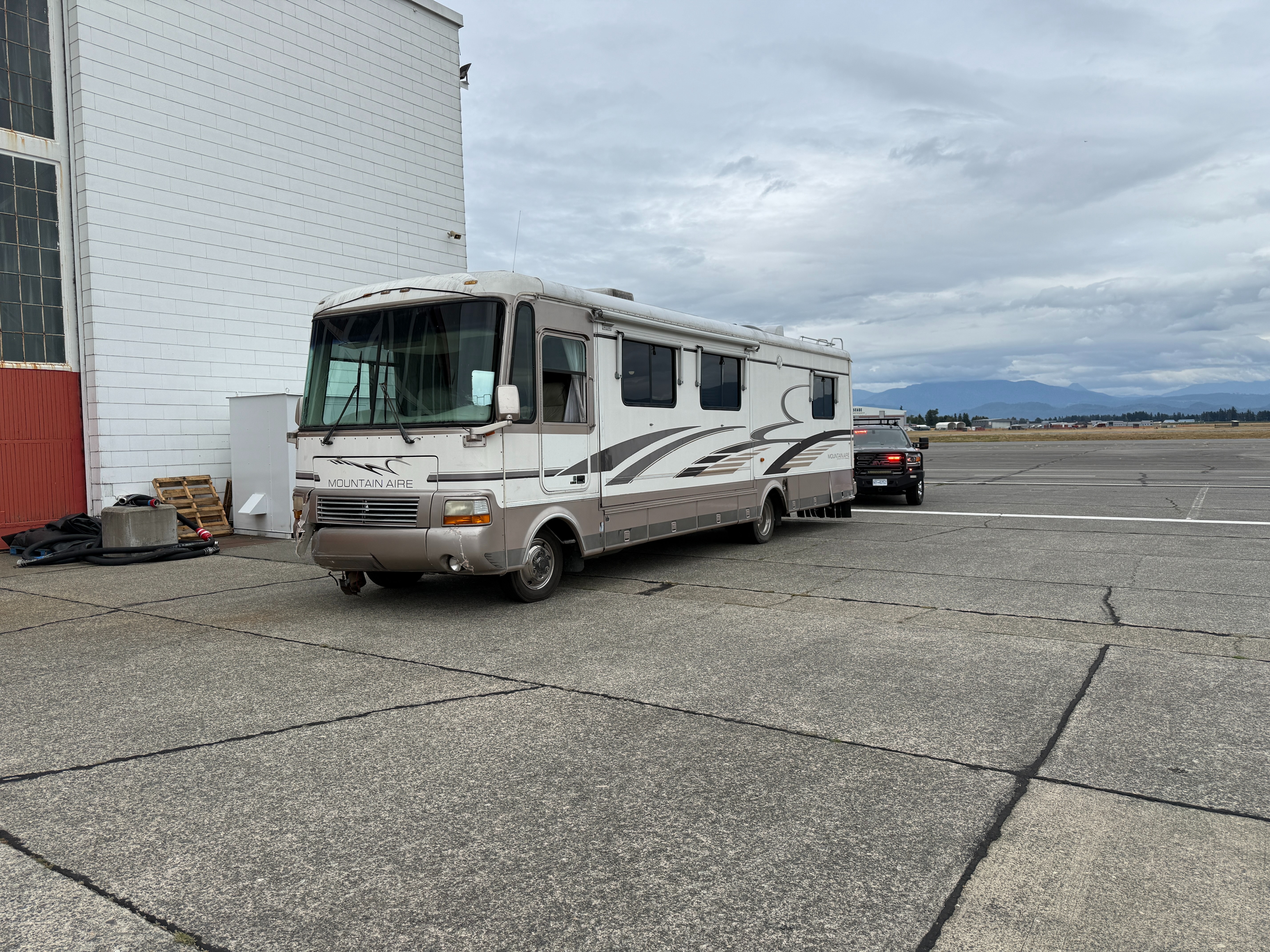 Motorhome Enters Active Runway at Abbotsford Airport