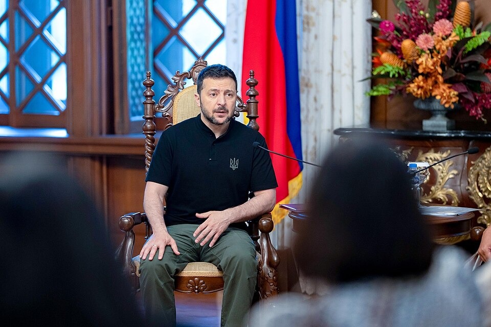 Zelenskyy Says Ukraine Transfers Two North Korean POWs to South Korea