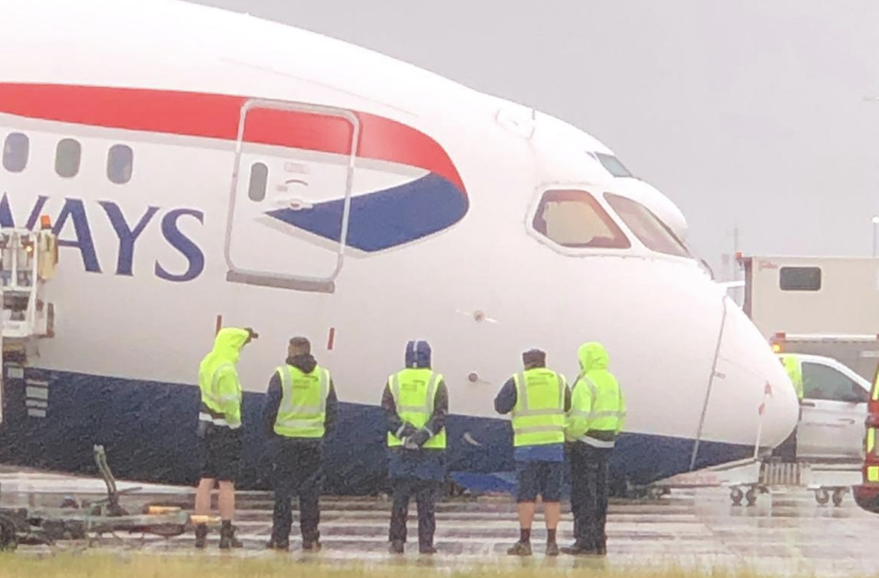 British Airways 787 Dreamliner Aircraft Suffered a Nose gear collapse at Heathrow Airport, Crew Member Injured