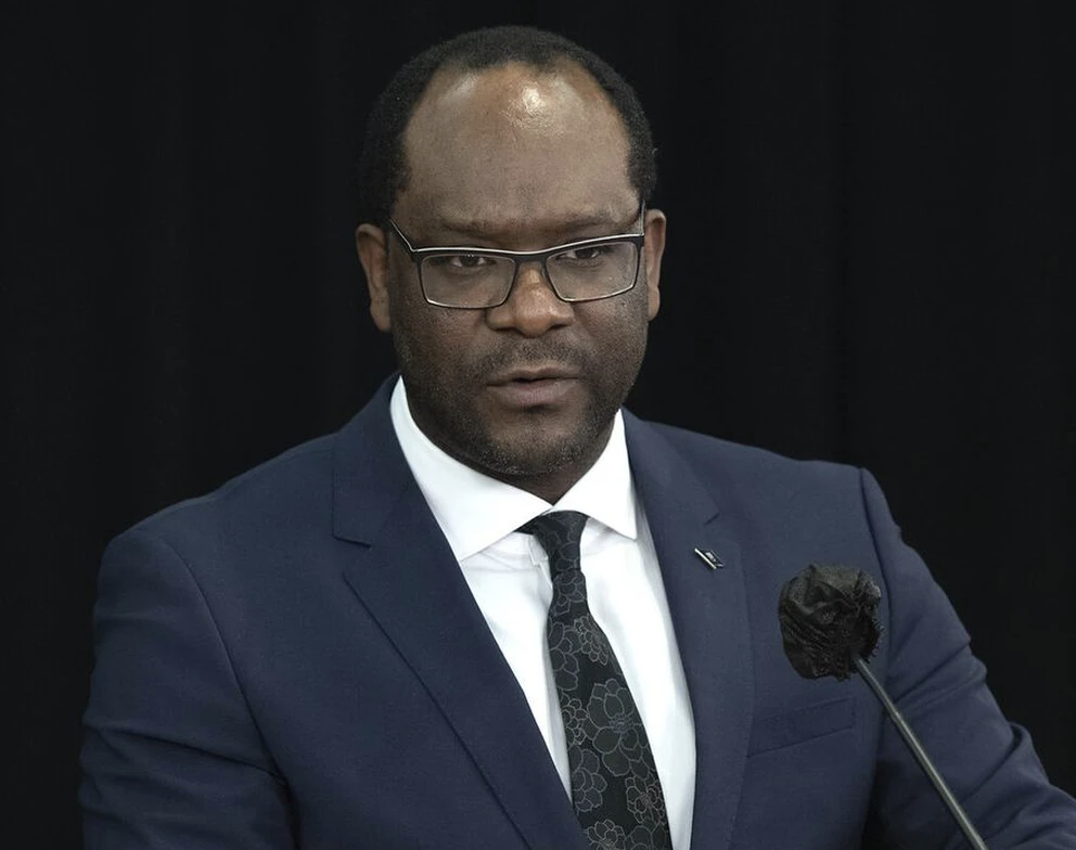 Justice Minister Kaycee Madu to ‘step back from ministerial duties’ after calling Edmonton police chief over distracted driving ticket