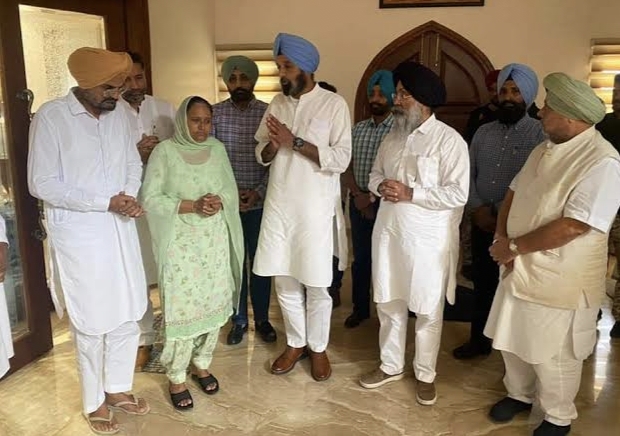 Majithia shares grief with Sidhu Moosewala’s parents, attacks govt for pruning his security