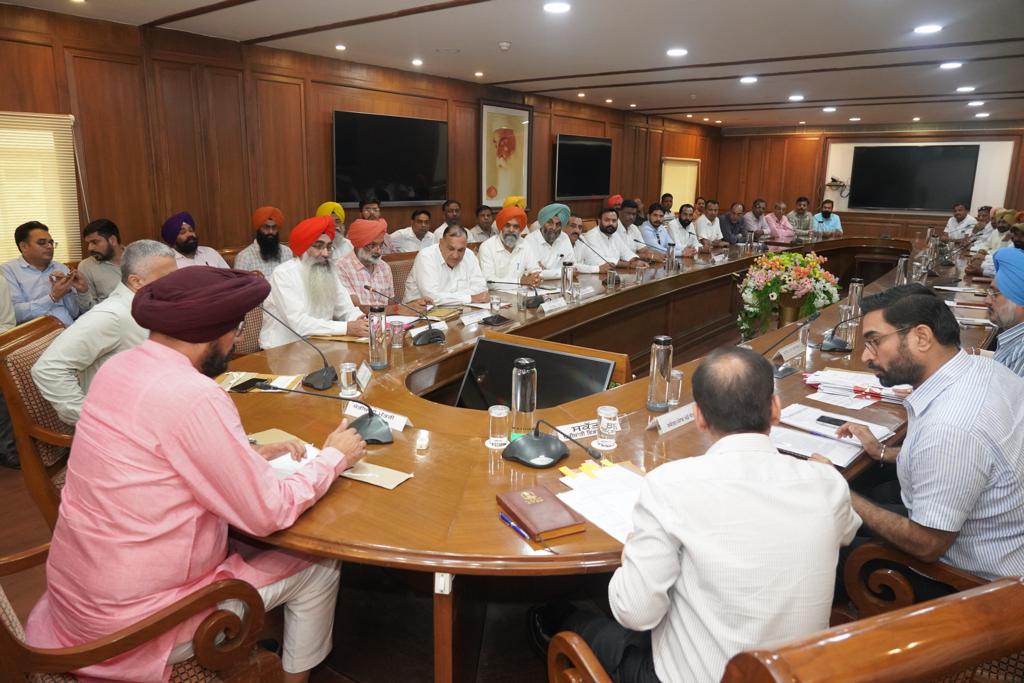 9-member committee constituted to decide on cotton crop commission for Arhtias