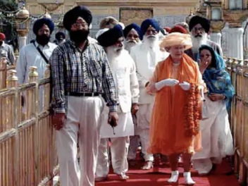 Queen Elizabeth II visited Jallianwala Bagh barefoot, paid obeisance at Golden Temple in 1997