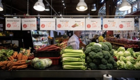 Canada’s inflation rate cools to 7% but food costs continue to climb