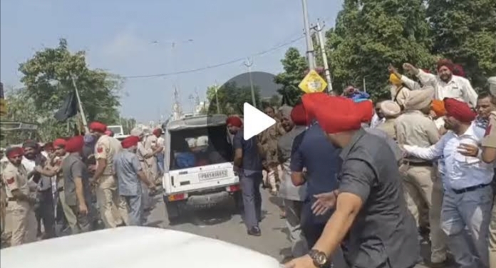 Protest against CM Mann’s wife, car gheraod in Sangrur by agitating ex-servicemen