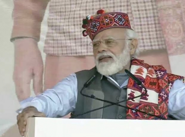 PM Modi flags off Vande Bharat train in Una, says “People are my high command,”