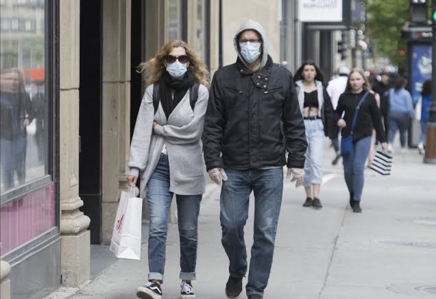 Ontario’s top doctor Moore advises residents to wear masks in winter
