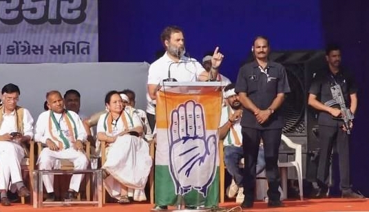 “You can speak in Hindi, we all understand”… Man interrupts Rahul Gandhi during rally in Surat