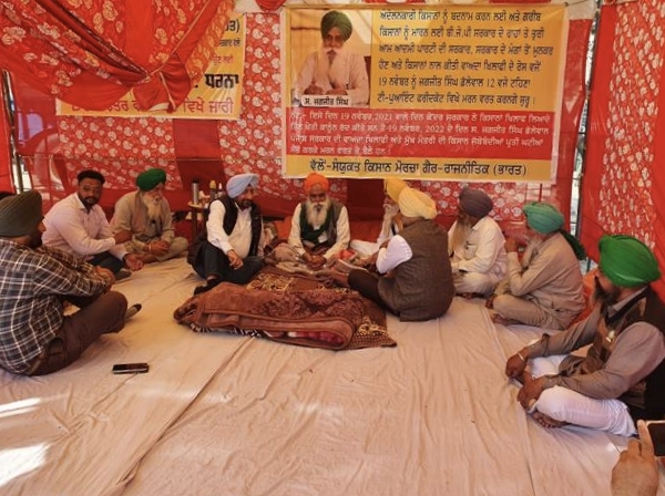 Officials, leaders arrivein Faridkot to convince Dallewal to stop fast unto death