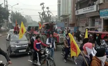 Farmers carry tractors to protest house demolition, burn effigies of Bhagwant Mann in Jalandhar’s Latifpura