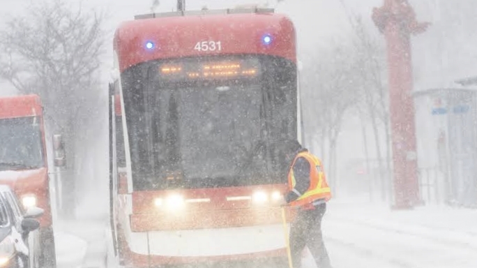 Snow and ice pellets: Winter storm warning issued for Toronto