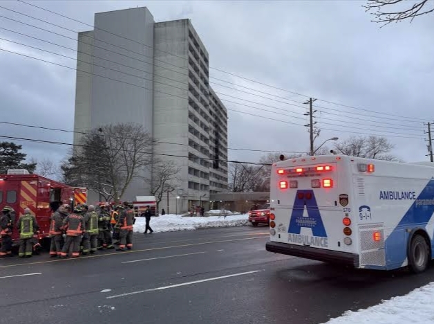 One dead, four injured in building fire in Scarborough