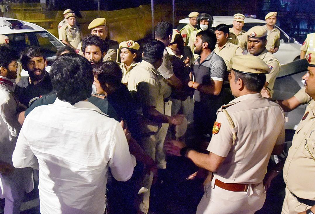 Clash between wrestlers and police at Delhi’s Jantar Mantar