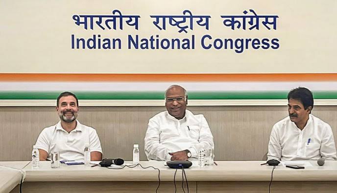 Delhi Ordinance row: Congress leaders from Delhi, Punjab meet Kharge, Rahul Gandhi; party may not support AAP: Sources