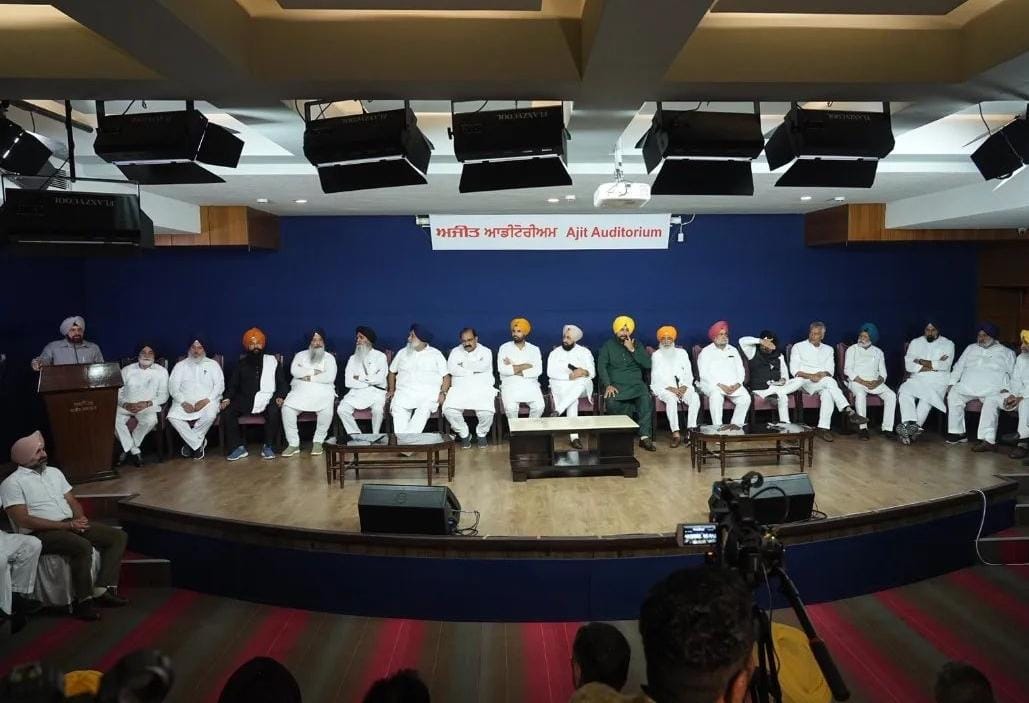 Opposition parties hold all-party meeting in Jalandhar against summoning to Barjinder Hamdard by vigilance