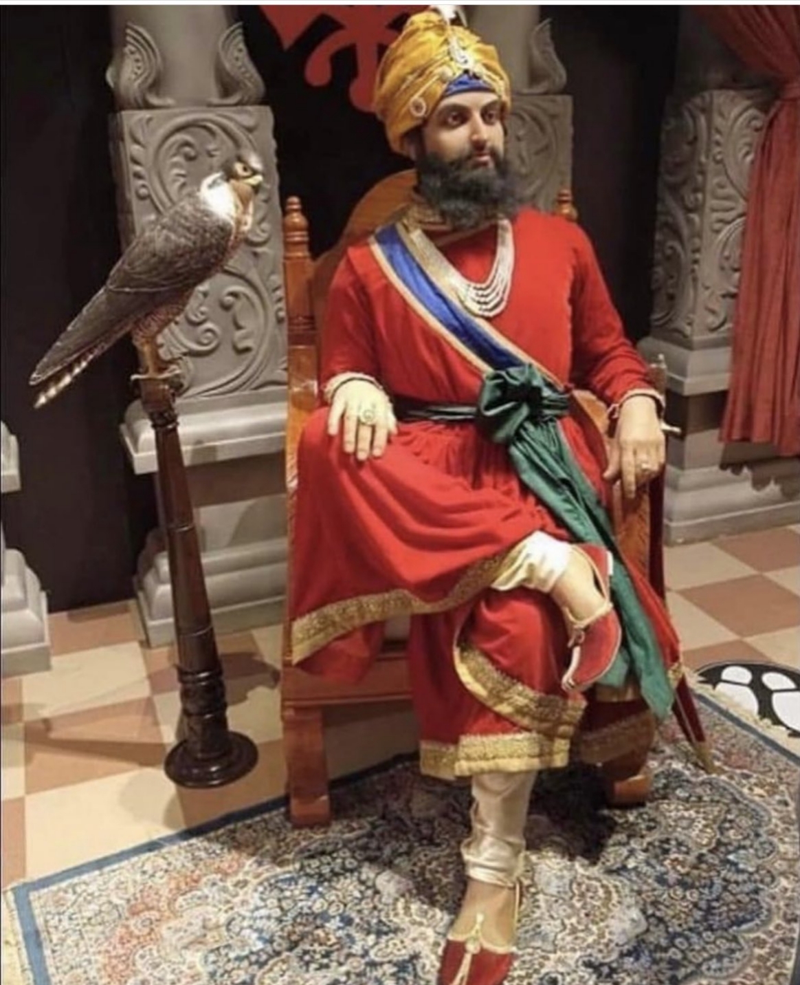 Controversy erupts after Guru Gobind Singh ji’s statue installed in Patna mall