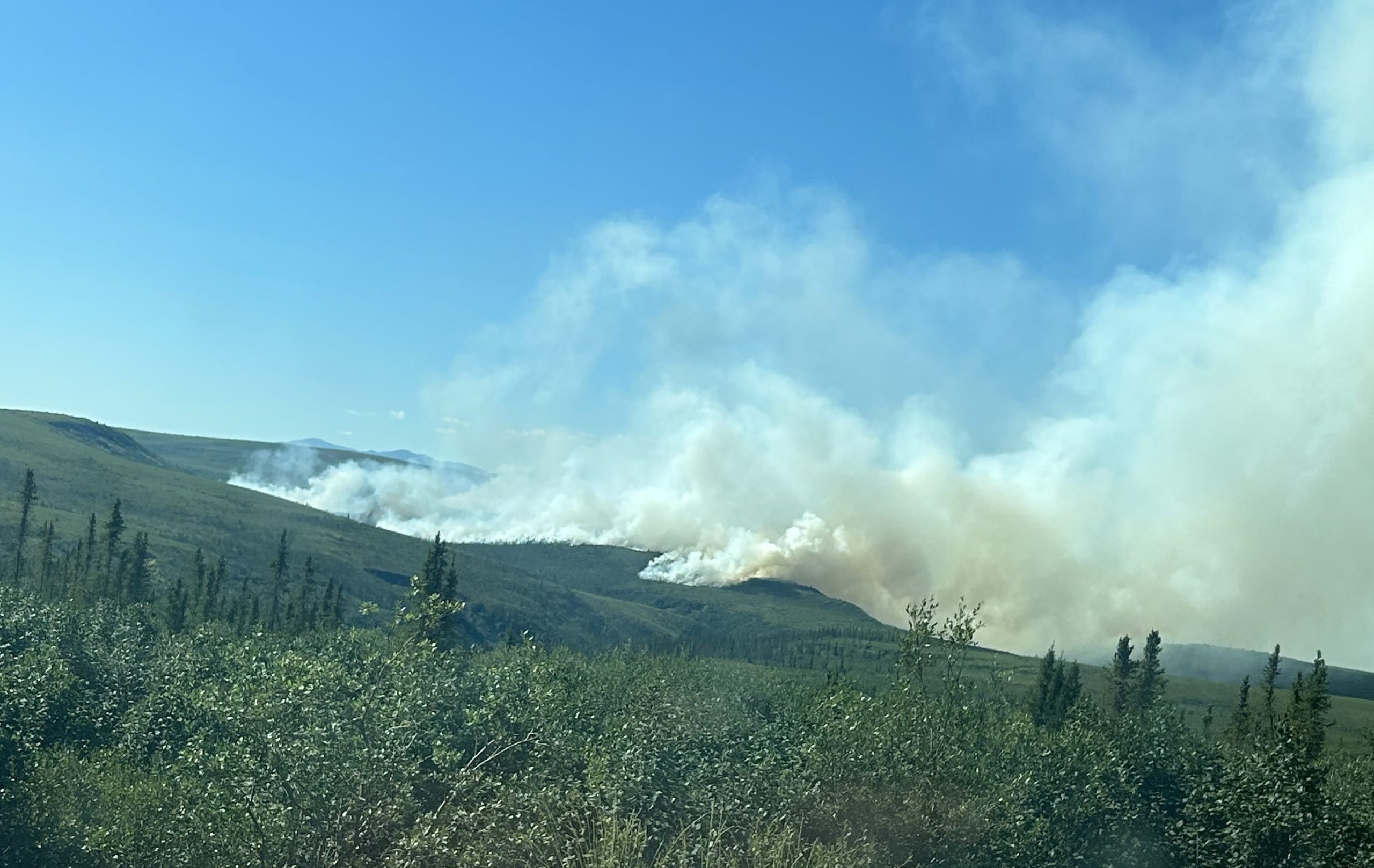 Wildfires in Northwest Territories reaching near Yellowknife, evacuees arriving in Alberta