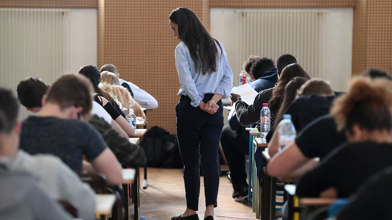 ਸਟੂਡੈਂਟ ਪਰਮਿਟ ਨੂੰ ਸੀਮਤ ਕਰਨ ਦੇ ਚਲਦੇ ਅਧਿਆਪਕਾਂ ਦੀਆਂ ਹੋ ਰਹੀਆਂ ਨੇ ਛਾਂਟੀਆਂ