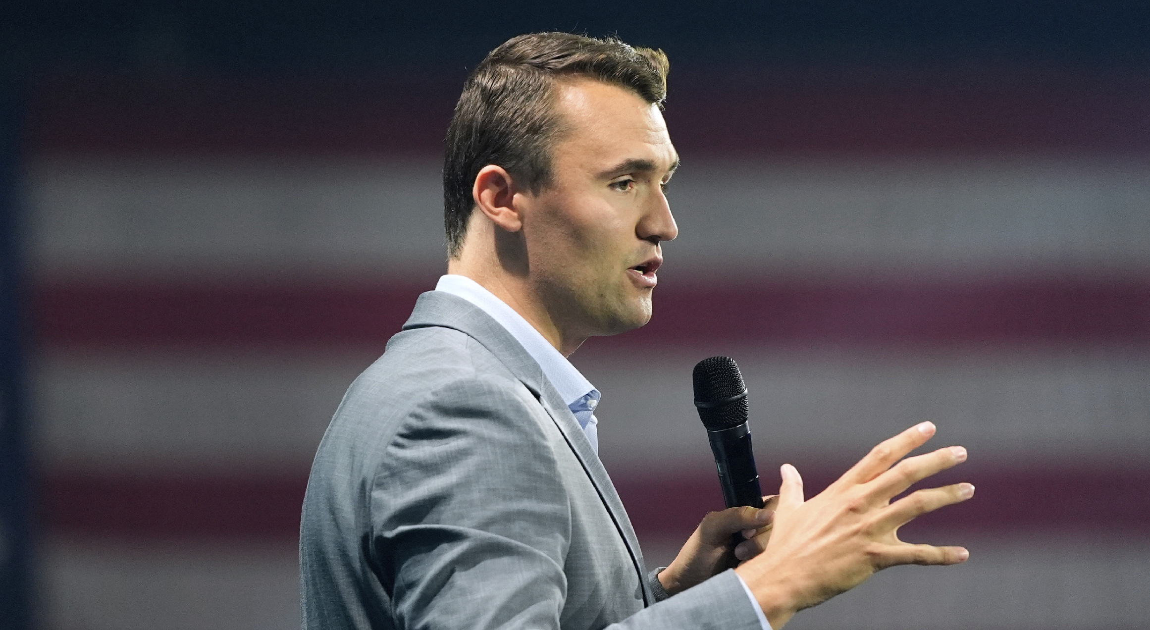 ਚਾਰਲੀ ਕਿਰਕ ਦੀ ਹੱਤਿਆ ਕਰਨ ਵਾਲੇ ਸ਼ੂਟਰ ਦੀਆਂ ਤਸਵੀਰਾਂ ਜਾਰੀ